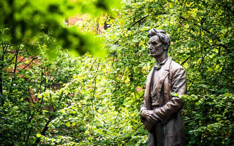 Statue of Abraham Lincoln in a Manchester park