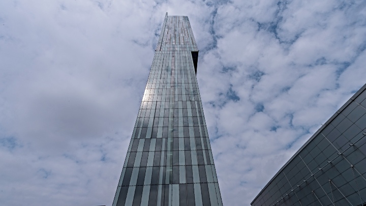 Tall glass skyscraper in Manchester