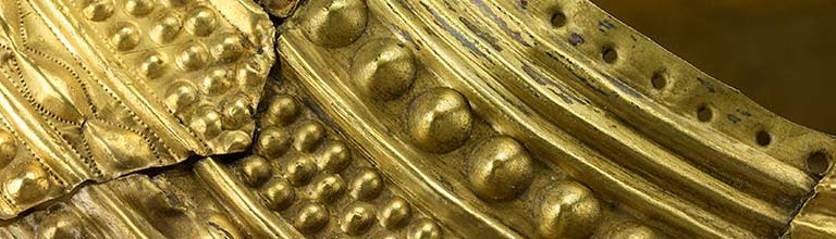 Mold gold cape detail