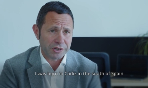 A thumbnail of the video.