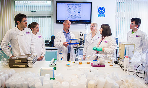 Students in lab with lecturer. 