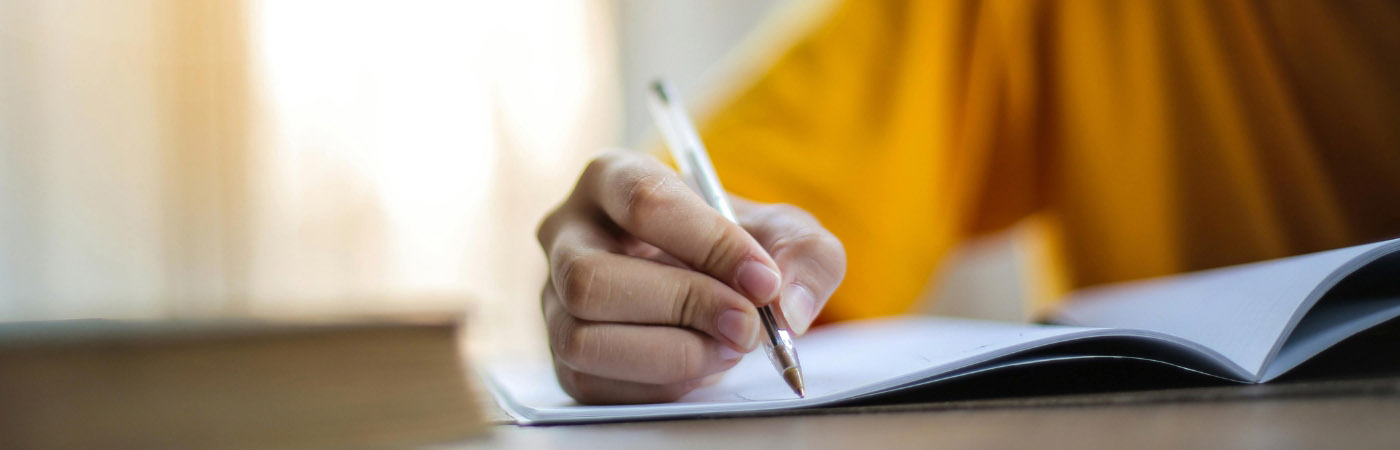 hand holding a pen